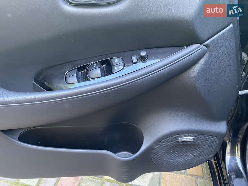 Хэтчбек Nissan Leaf 2014 в Черновцах
