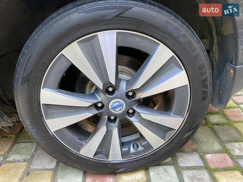 Хэтчбек Nissan Leaf 2014 в Черновцах