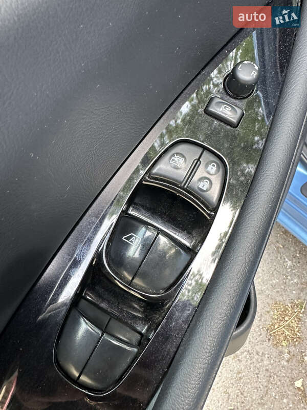 Хэтчбек Nissan Leaf 2013 в Тернополе