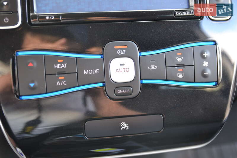 Хэтчбек Nissan Leaf 2014 в Луцке