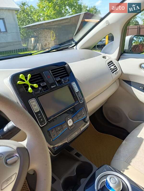 Хэтчбек Nissan Leaf 2011 в Коломые