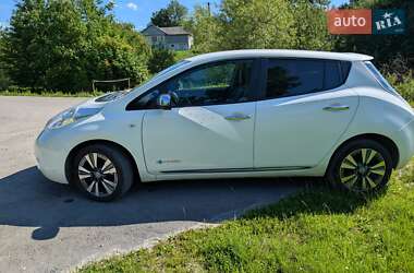 Хэтчбек Nissan Leaf 2013 в 