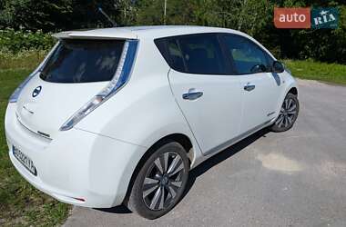 Хэтчбек Nissan Leaf 2013 в 