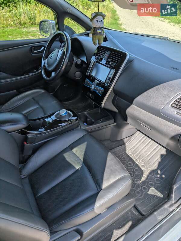 Хэтчбек Nissan Leaf 2013 в Тернополе