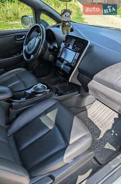 Хэтчбек Nissan Leaf 2013 в 