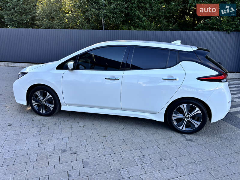 Хэтчбек Nissan Leaf 2021 в Ужгороде