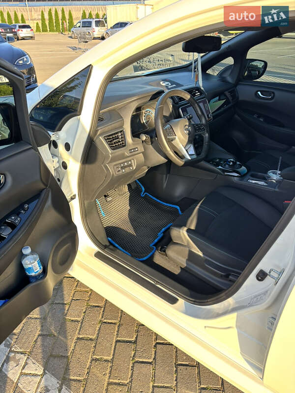 Хэтчбек Nissan Leaf 2021 в Ужгороде