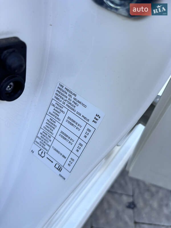 Хэтчбек Nissan Leaf 2021 в Ужгороде