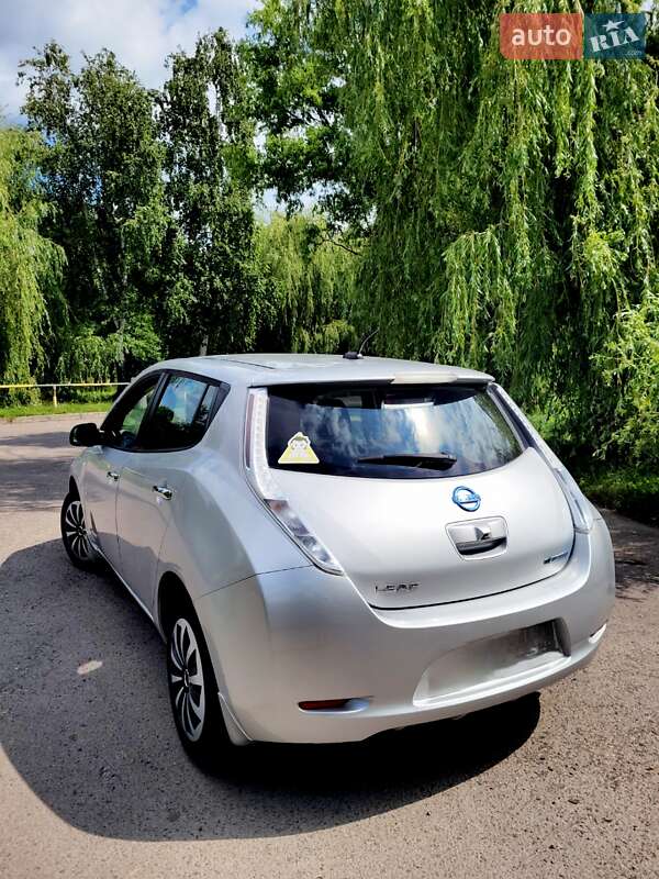 Хэтчбек Nissan Leaf 2016 в Ровно