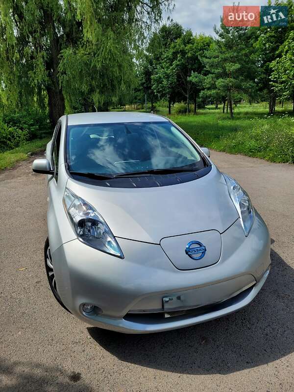 Хэтчбек Nissan Leaf 2016 в Ровно