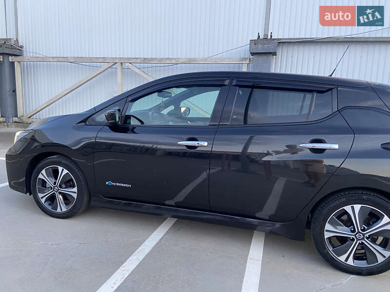 Хэтчбек Nissan Leaf 2018 в Киеве