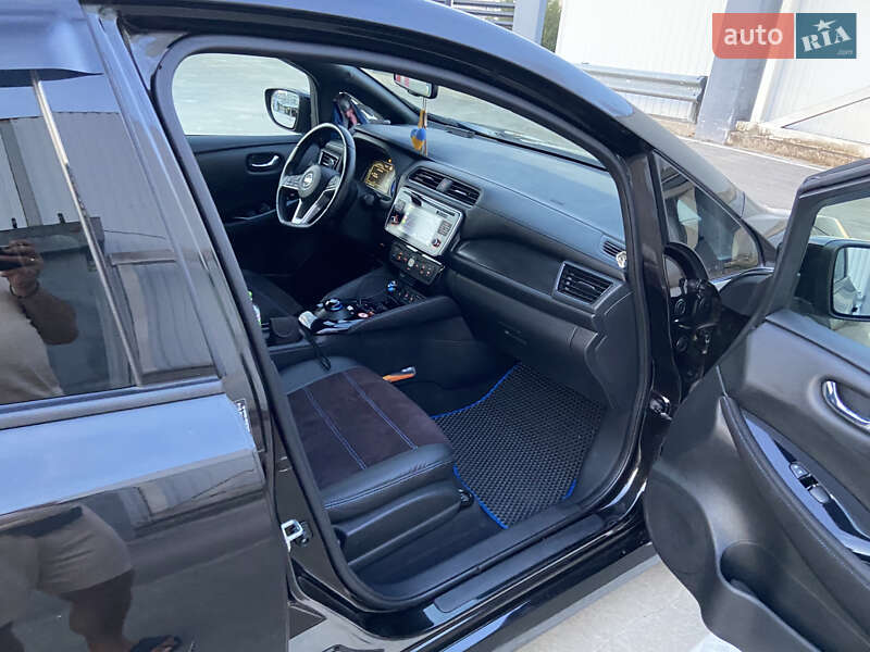 Хэтчбек Nissan Leaf 2018 в Киеве