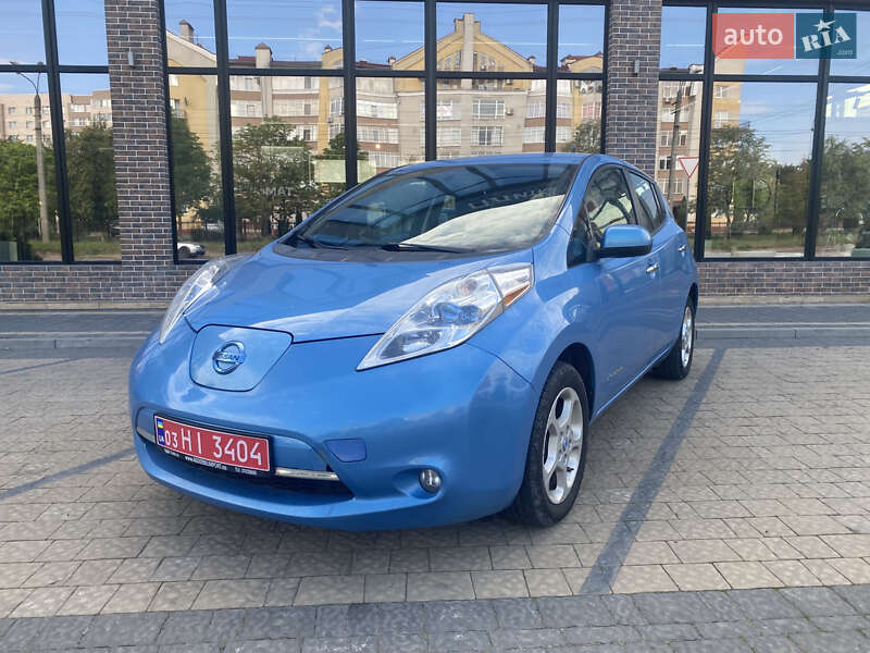 Хэтчбек Nissan Leaf 2013 в 