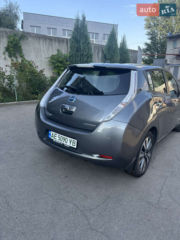 Хэтчбек Nissan Leaf 2017 в Днепре