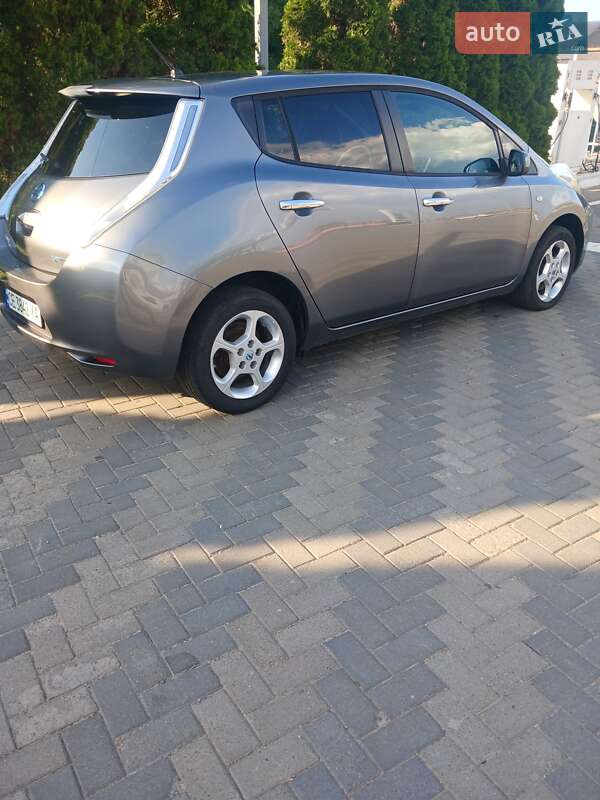 Хэтчбек Nissan Leaf 2014 в Черновцах