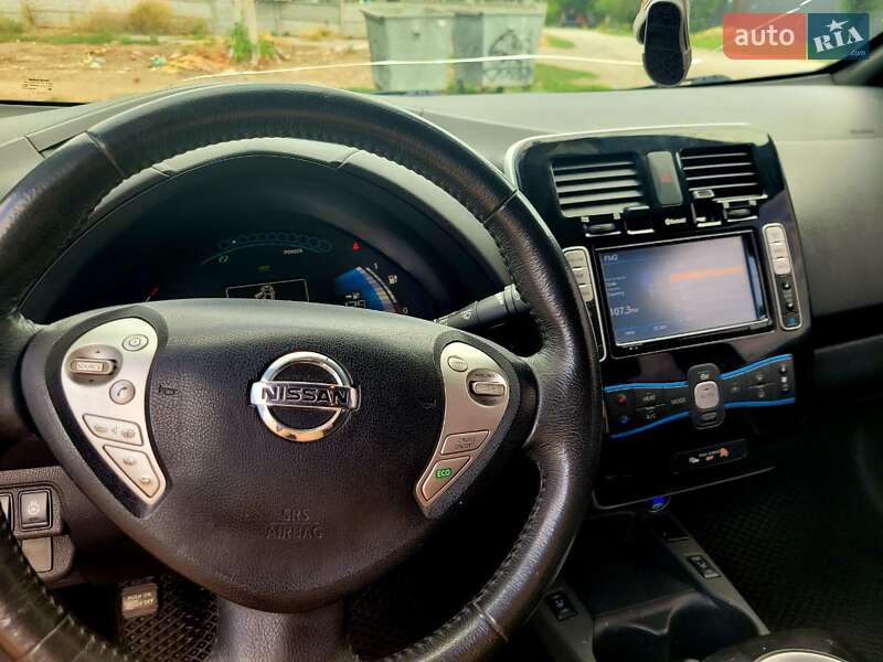 Хэтчбек Nissan Leaf 2013 в Днепре