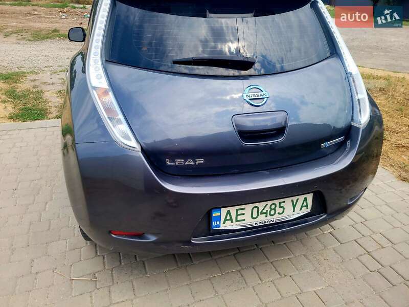 Хэтчбек Nissan Leaf 2013 в Днепре