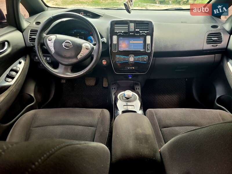Хэтчбек Nissan Leaf 2013 в Днепре