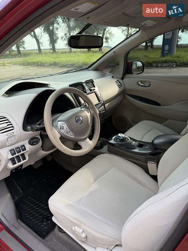 Хэтчбек Nissan Leaf 2012 в Ромнах