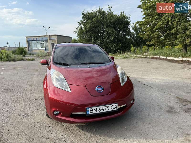 Хэтчбек Nissan Leaf 2012 в Ромнах