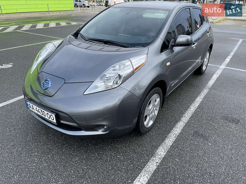Хэтчбек Nissan Leaf 2015 в Киеве