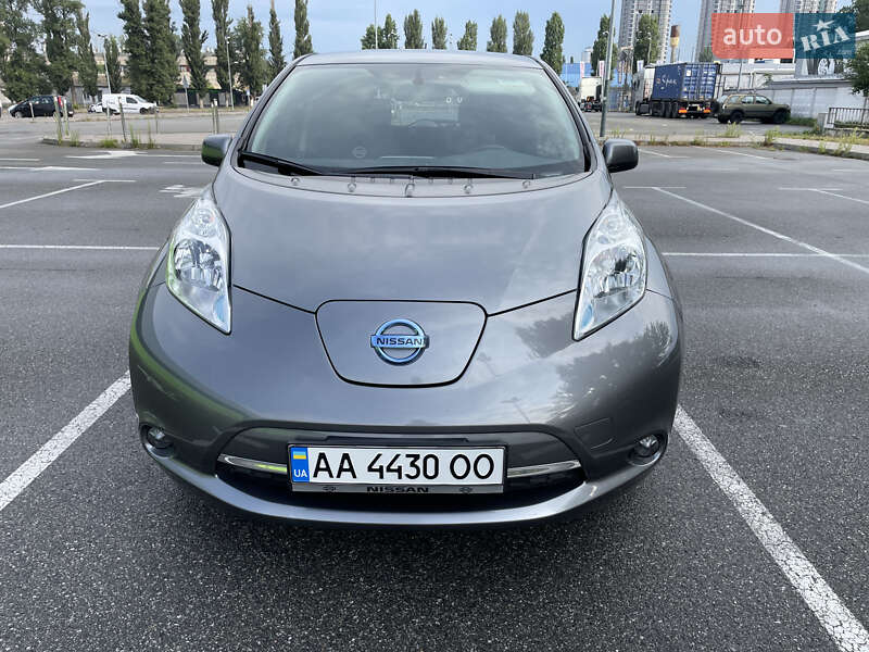 Хэтчбек Nissan Leaf 2015 в Киеве