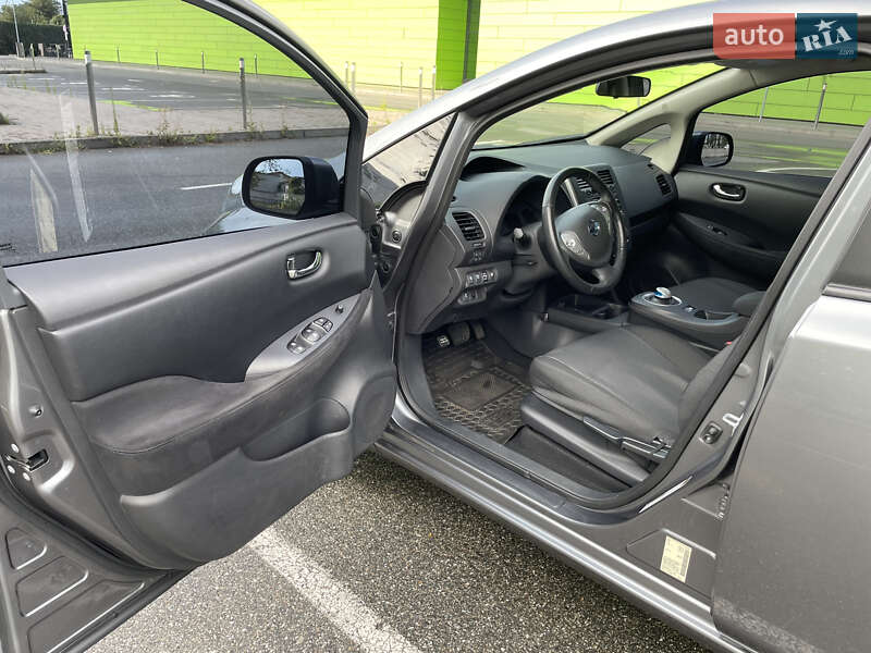 Хэтчбек Nissan Leaf 2015 в Киеве