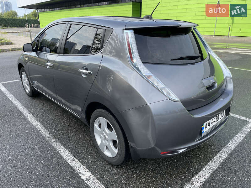 Хэтчбек Nissan Leaf 2015 в Киеве