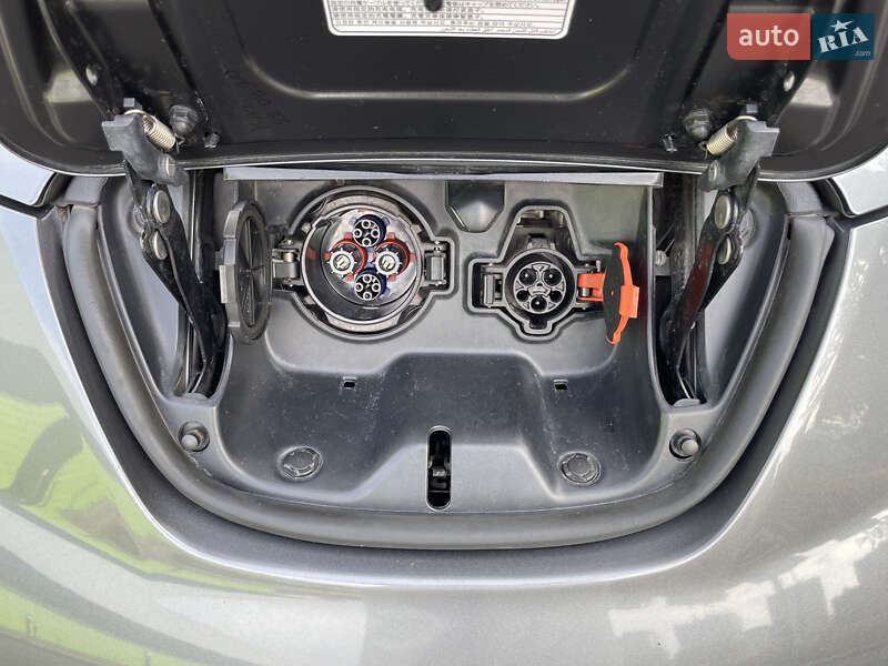 Хэтчбек Nissan Leaf 2015 в Киеве