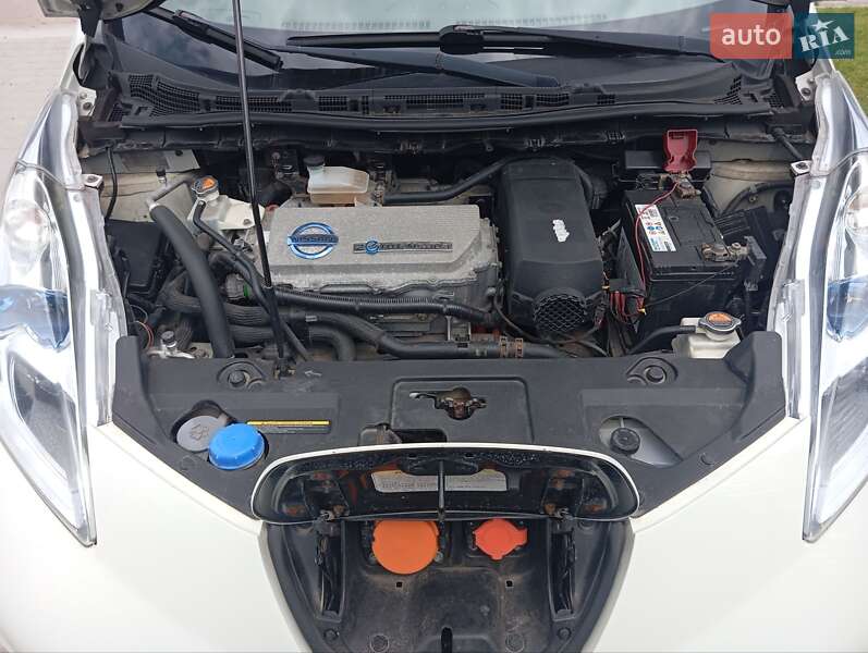 Хэтчбек Nissan Leaf 2011 в Киеве