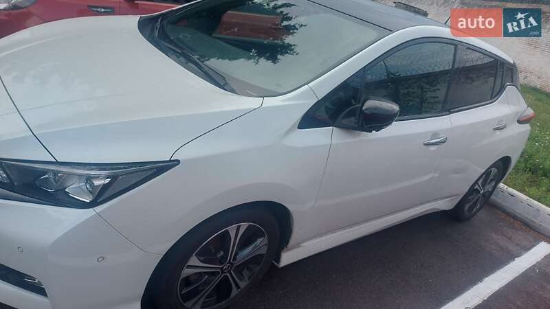 Хэтчбек Nissan Leaf 2018 в Киеве
