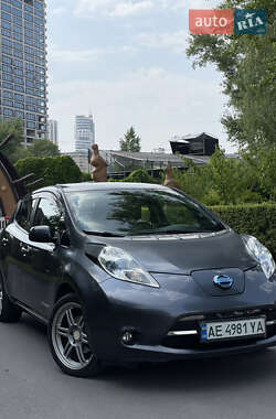Хэтчбек Nissan Leaf 2013 в Днепре