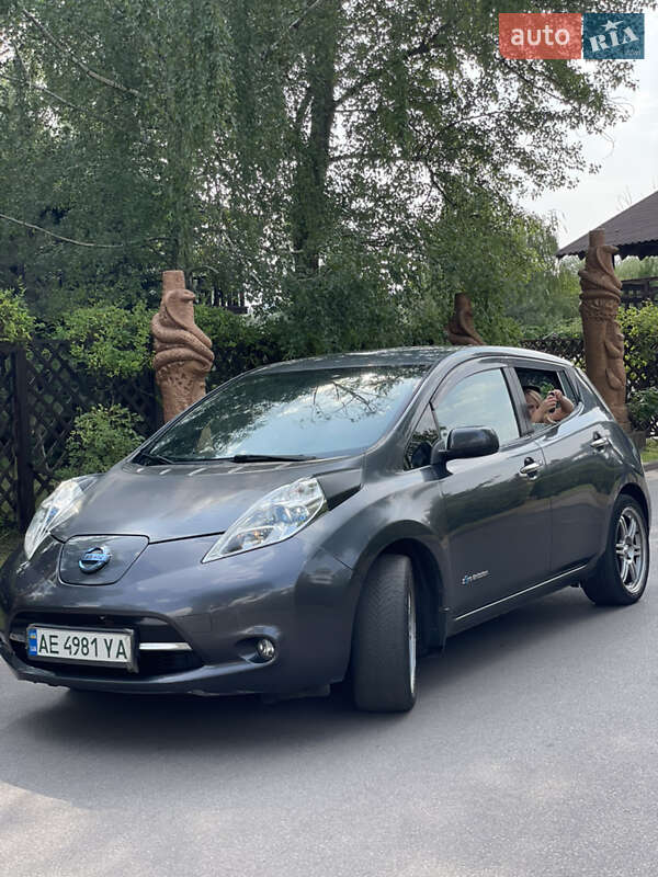 Хэтчбек Nissan Leaf 2013 в Днепре