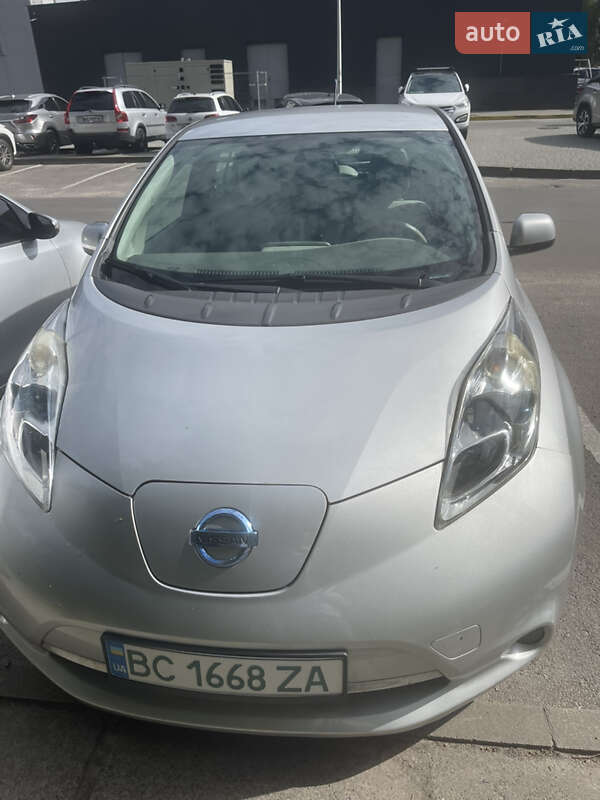 Хэтчбек Nissan Leaf 2013 в Львове