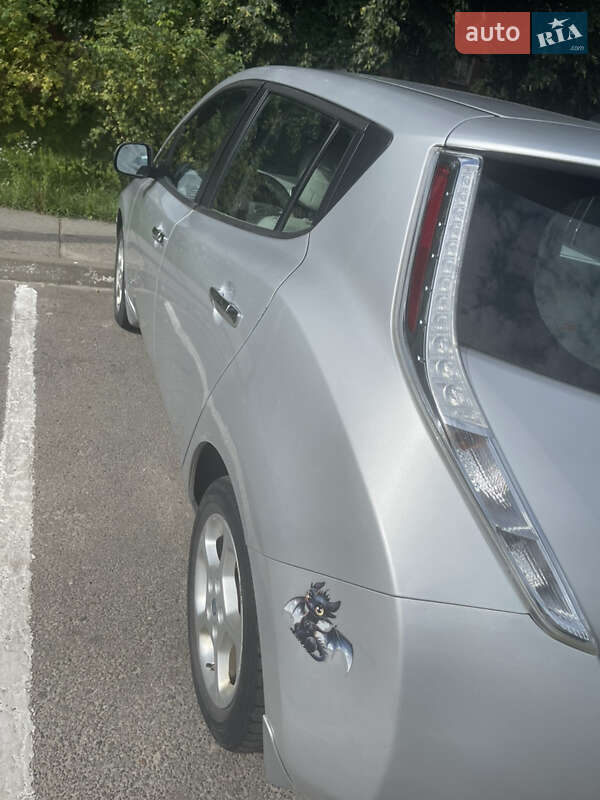 Хэтчбек Nissan Leaf 2013 в Львове