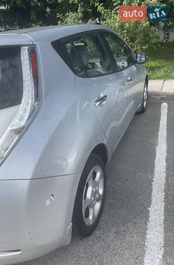 Хэтчбек Nissan Leaf 2013 в Львове