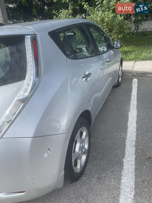 Хэтчбек Nissan Leaf 2013 в Львове
