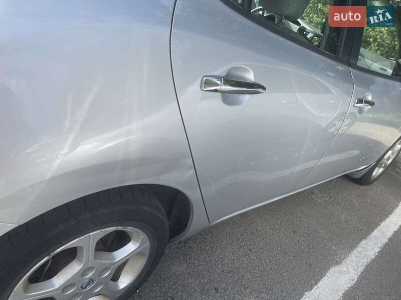 Хэтчбек Nissan Leaf 2013 в Львове