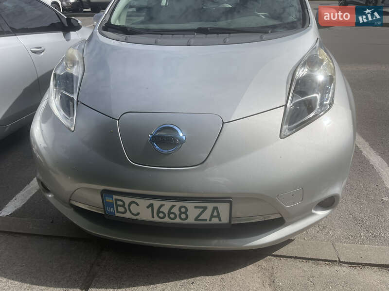 Хэтчбек Nissan Leaf 2013 в Львове