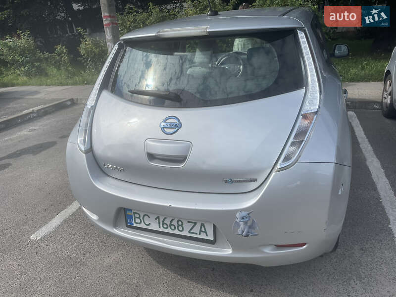 Хэтчбек Nissan Leaf 2013 в Львове
