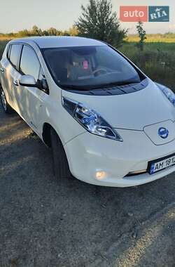 Хэтчбек Nissan Leaf 2011 в Радомышле