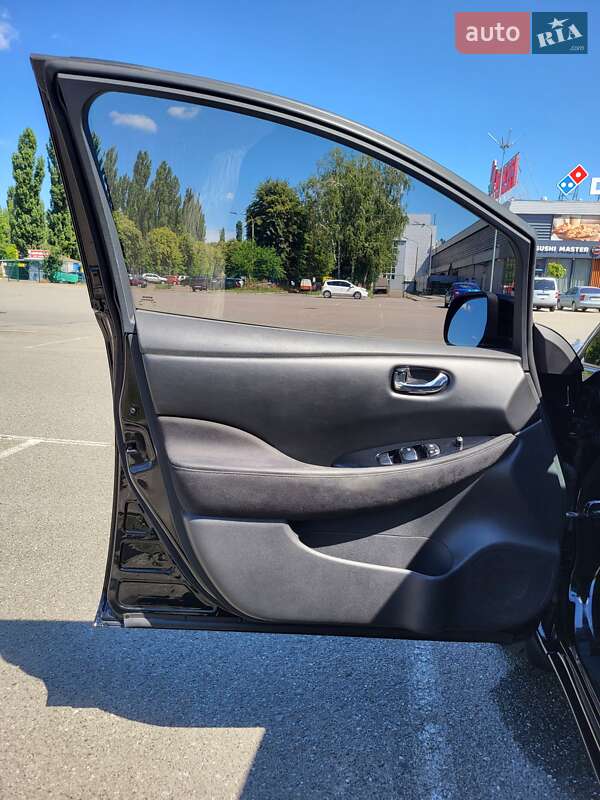 Хэтчбек Nissan Leaf 2014 в Киеве фото 131 Хэтчбек Nissan Leaf 2014 в Киеве