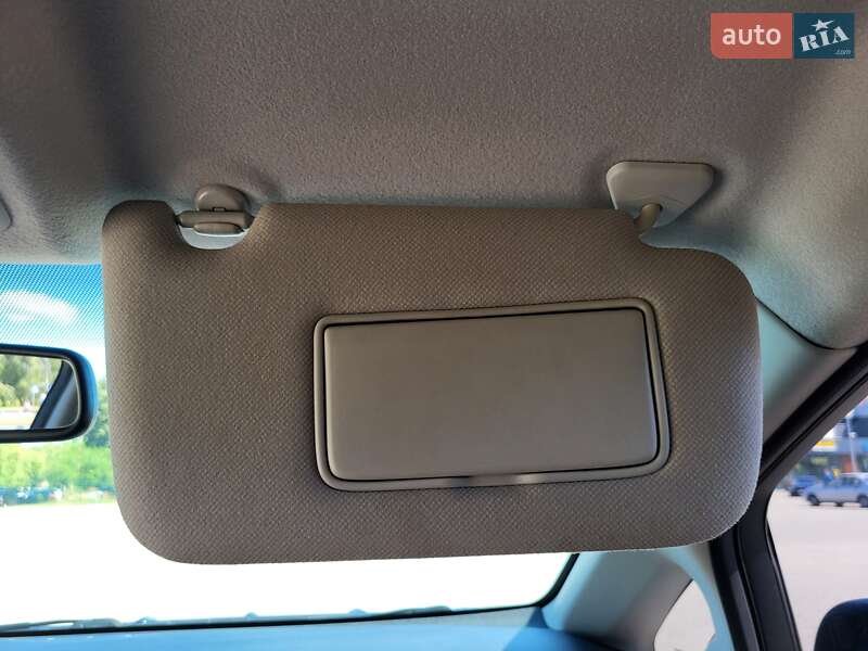 Хэтчбек Nissan Leaf 2014 в Киеве фото 132 Хэтчбек Nissan Leaf 2014 в Киеве