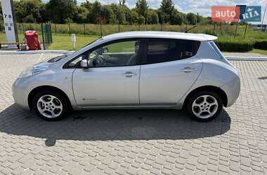 Хэтчбек Nissan Leaf 2012 в 
