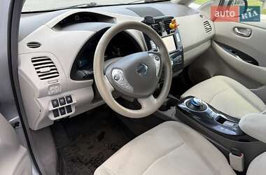 Хэтчбек Nissan Leaf 2012 в 