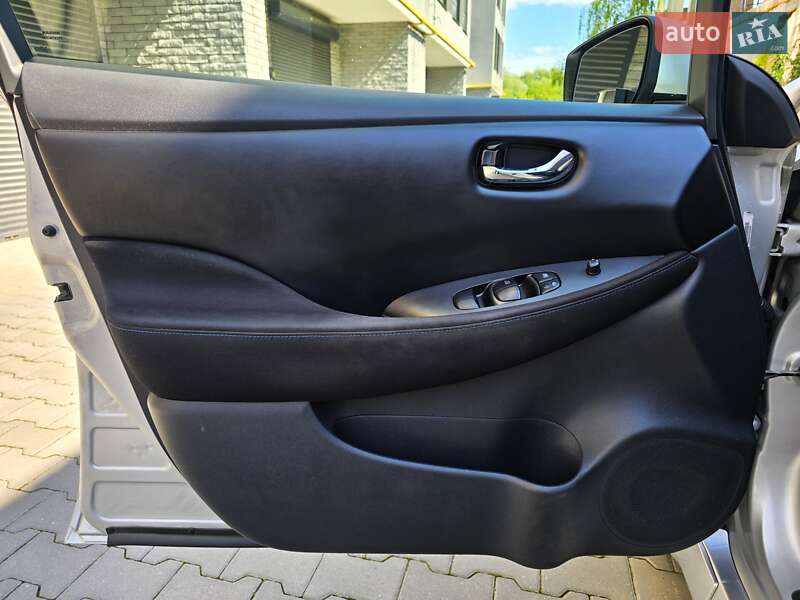 Хэтчбек Nissan Leaf 2018 в Хмельницком