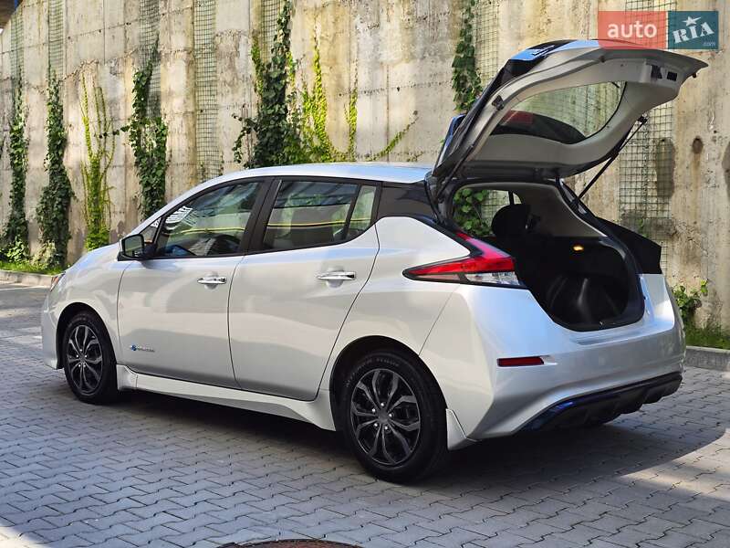 Хэтчбек Nissan Leaf 2018 в Хмельницком
