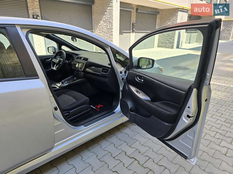 Хэтчбек Nissan Leaf 2018 в Хмельницком