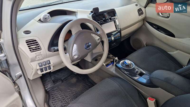 Хэтчбек Nissan Leaf 2012 в Киеве