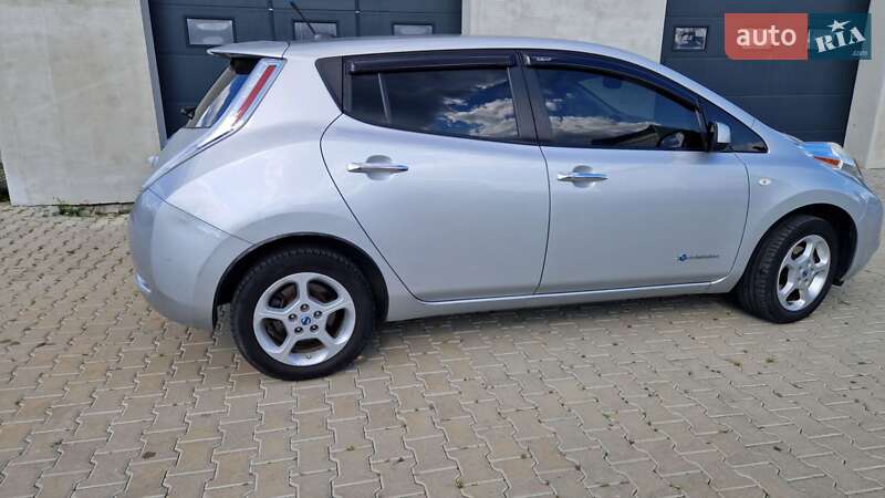 Хэтчбек Nissan Leaf 2012 в Киеве